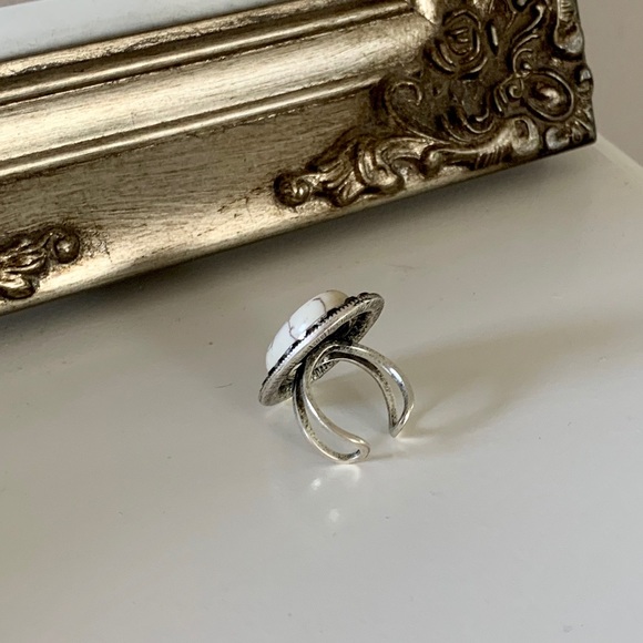 Oval Statement Ring - Picture 2 of 3